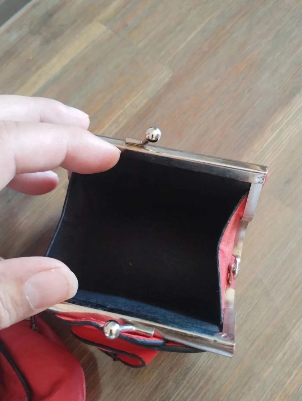 Set of two red flower embossed coin purses – photo 3